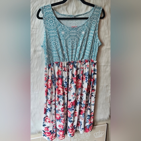 Patpat for Mommy and Me Springtime Romance Dress - Picture 2 of 9